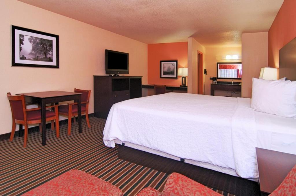 Palm Aire Hotel And Suites Weslaco Room photo